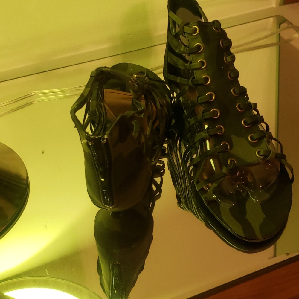 Sandels - Picture 2 of 2